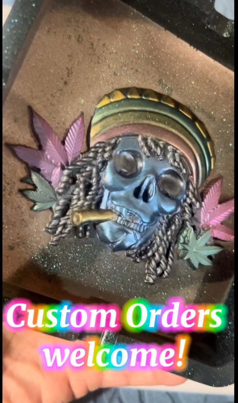 Handmade Colorful Rasta Skull Resin AshTray - Picture 11 of 11